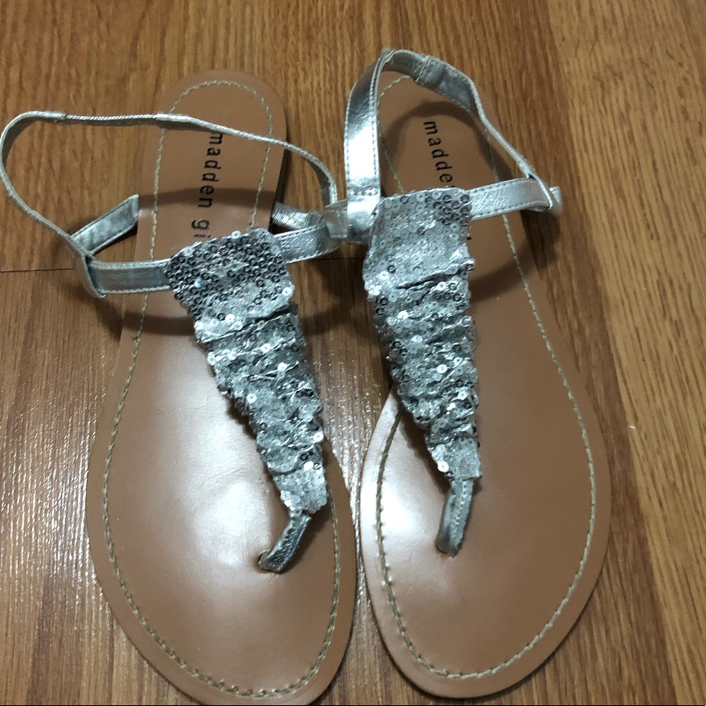 NWOT - Women’s Size 8 Madden Girl Silver Sandal